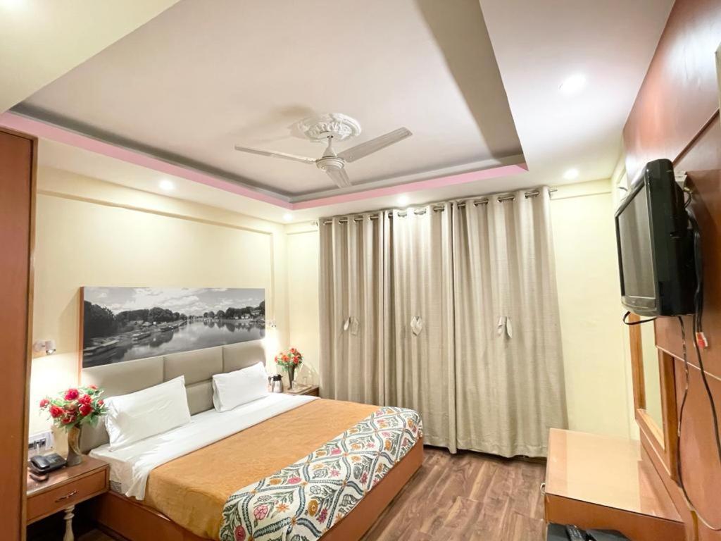Hotel Centre Point Srinagar  Exterior photo