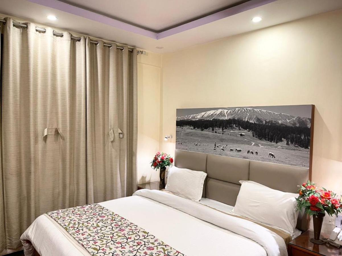 Hotel Centre Point Srinagar  Exterior photo