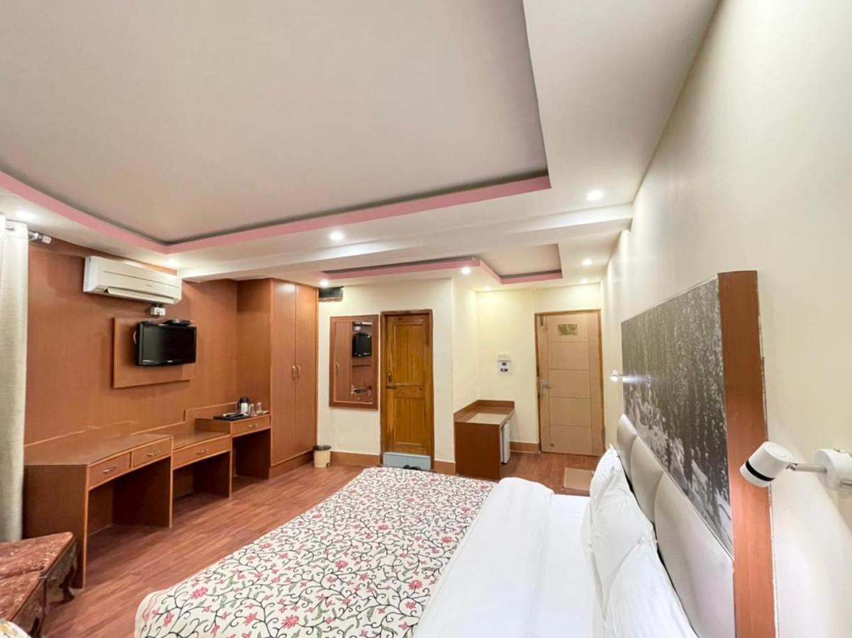 Hotel Centre Point Srinagar  Exterior photo