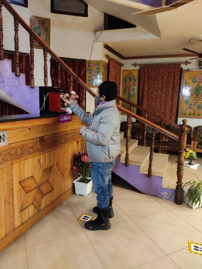 Hotel Centre Point Srinagar  Exterior photo