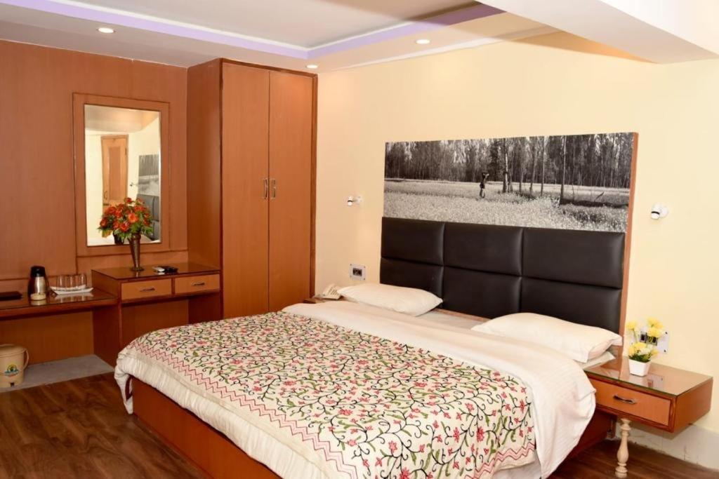 Hotel Centre Point Srinagar  Exterior photo