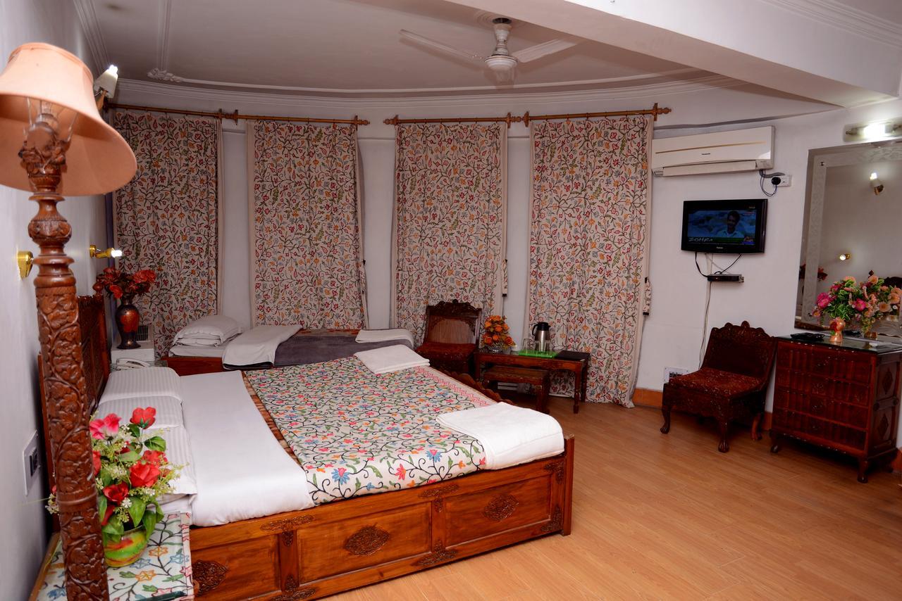 Hotel Centre Point Srinagar  Exterior photo