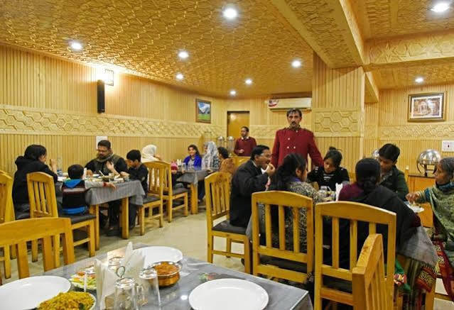 Hotel Centre Point Srinagar  Exterior photo